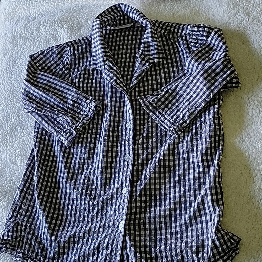 D & co gingham 3/4 ruffle sleeve top - Picture 4 of 8